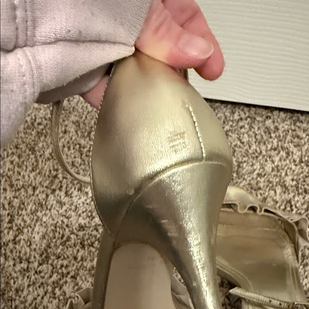 Lilly Pulitzer Women’s Elegant Gold Heels - Picture 5 of 10